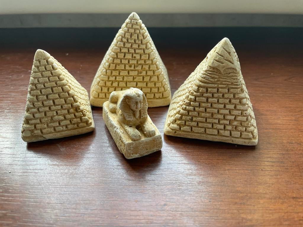miniatuur Egyptische piramide- en sfinxbeeldjes, Verzamelen, Ophalen of Verzenden