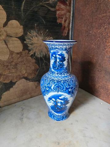 Delfts blauwe vaas beschikbaar voor biedingen