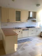 Ruime keuken met inbouwapparatuur, Huis en Inrichting, Keuken | Complete keukens, Ophalen, Gebruikt, Geel, Dubbelwandige keuken