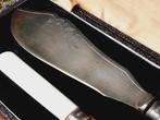 Oud viscouver uit Engeland met zilver in een etui 30 cm., Antiek en Kunst, Antiek | Bestek, Ophalen of Verzenden