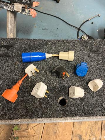 Diverse Verloopstekkers voor Reizigers/Zelfbouw beschikbaar voor biedingen