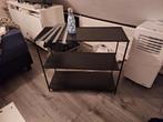 Zwart kastje met metalen frame - ZGAN!, Huis en Inrichting, Kasten | Boekenkasten, Ophalen, Met plank(en), 50 tot 100 cm, Zo goed als nieuw