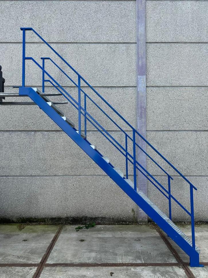 Gebruikte Trap 11 stuks, Doe-het-zelf en Verbouw, Ladders en Trappen, Gebruikt, Trap, 2 tot 4 meter, Ophalen of Verzenden