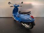 Vespa 946 Schaal 1:12, Hobby en Vrije tijd, Modelauto's | 1:5 tot 1:12, Overige typen, Nieuw, Ophalen of Verzenden, Maisto