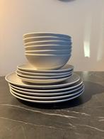 Servies set grijs IKEA, Huis en Inrichting, Keuken | Servies, Gebruikt, Ophalen of Verzenden, Bord(en), Overige stijlen