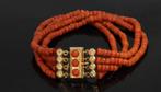 Bloedkoraal antieke 4-strengs armband fraai 14k gouden slot, Ophalen of Verzenden, Goud, Armband, Met edelsteen