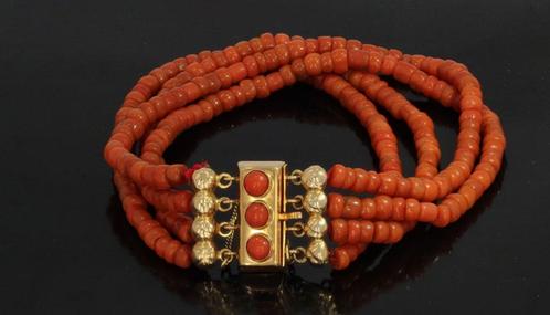 Bloedkoraal antieke 4-strengs armband fraai 14k gouden slot, Sieraden, Tassen en Uiterlijk, Antieke sieraden, Armband, Goud, Met edelsteen