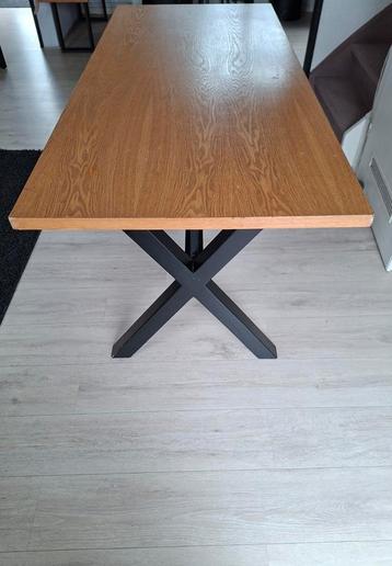 Eettafel 160x70 cm beschikbaar voor biedingen