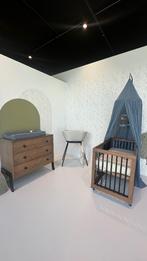 Babykamer Beau Walnoot EuropeBaby, Ophalen, Zo goed als nieuw, Ledikant