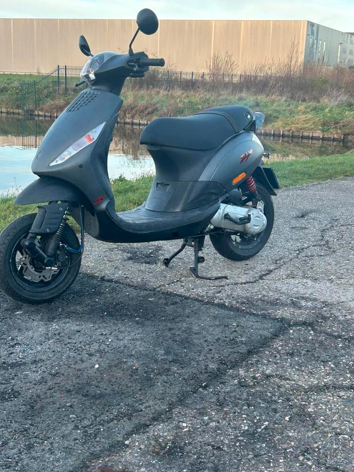 Zip 70cc snor, Fietsen en Brommers, Scooters | Piaggio, Zo goed als nieuw, Zip, Ophalen of Verzenden