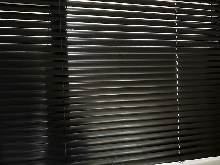 2 Zwarte jaloezieën, Huis en Inrichting, Stoffering | Gordijnen en Lamellen, Zo goed als nieuw, Ophalen