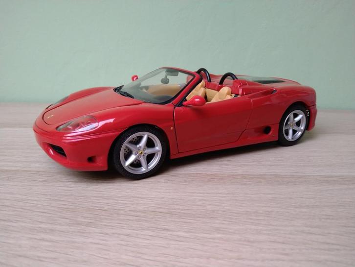 Ferrari 360 Modena / Spider Hot Wheels set 1:18, Hobby en Vrije tijd, Modelauto's | 1:18, Zo goed als nieuw, Auto, Hot Wheels