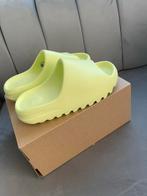 Yeezy slide glow green maat 41, Kleding | Heren, Schoenen, Ophalen of Verzenden, Zo goed als nieuw, Overige kleuren