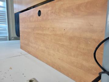 In hoogte verstelbare bureau 180x80 beschikbaar voor biedingen