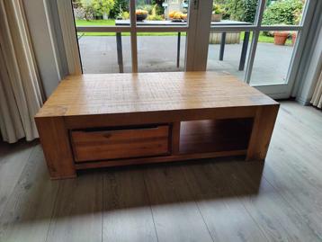 Houten Salontafel met Opbergruimte beschikbaar voor biedingen
