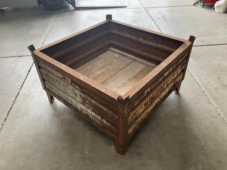 Industriële stapelbak / plantenbak 1 x 1 x 0.60 meter, Doe-het-zelf en Verbouw, Overige Doe-het-zelf en Verbouw, Gebruikt, Ophalen