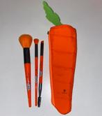 LOONEY TUNES x REVOLUTION toilettas makeuptas etui + kwasten, Verzenden, Nieuw