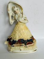 Klein beeldje dresden porselein. Dame met hoed. Wit goud, Ophalen, Gebruikt, Mens