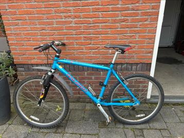 Mountainbike, ook nog achter spat bord erbij  beschikbaar voor biedingen