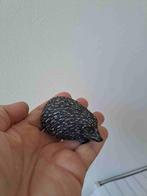 Klein model egel van kunsthars 7x4x7cm, Ophalen of Verzenden, Zo goed als nieuw, Wild dier, Beeldje of Figuurtje