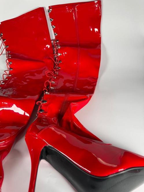 Rode Lakleren Overknee Veterlaarzen – Maat 46, Kleding | Dames, Schoenen, Zo goed als nieuw, Hoge laarzen, Rood, Verzenden
