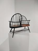 Charmante decoratieve Windsor Tête-À-Tête-tweezitsbank uit h, Antiek en Kunst, Ophalen