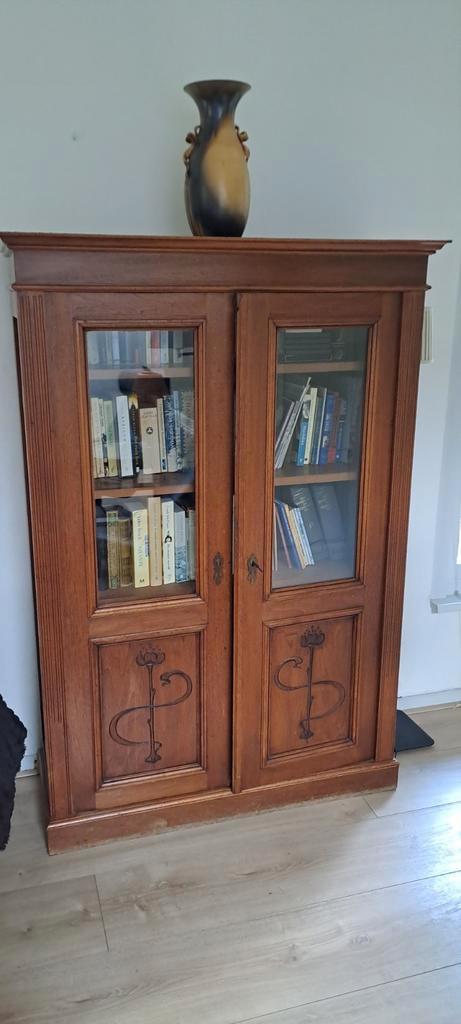 Houten boekenkast met glazen deuren, Huis en Inrichting, Kasten | Boekenkasten, Gebruikt, 100 tot 150 cm, 150 tot 200 cm, 25 tot 50 cm