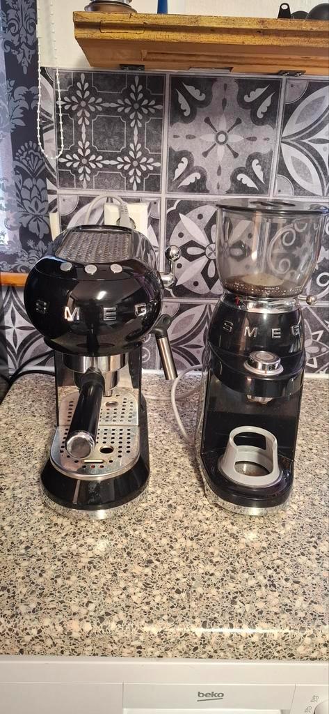 Smeg Espresso Machine + Koffiemolen Set, Witgoed en Apparatuur, Koffiezetapparaten, Gebruikt, Gemalen koffie, Koffiebonen, Espresso apparaat