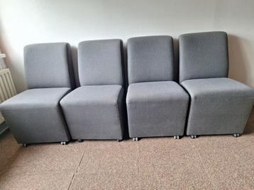 4x antraciete stoelen met wieltjes  beschikbaar voor biedingen