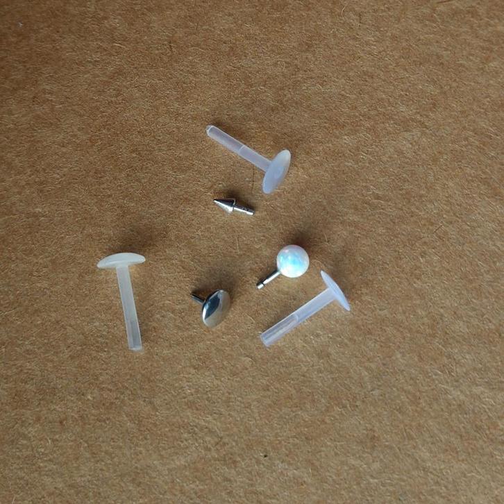 Nieuw! Set lip-kin piercing. 3 stuks: spike, rivet, opaalbol, Sieraden, Tassen en Uiterlijk, Piercings, Nieuw, Lip- of Labretpiercing