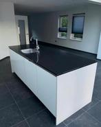 MATWITTE GREEPLOOS KEUKEN MET KOOKEILAND, Huis en Inrichting, Keuken | Complete keukens, Ophalen, Wit, Graniet of Steen, Dubbelwandige keuken