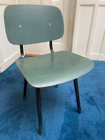 Ahrend De Cirkel Revolt vintage stoel beschikbaar voor biedingen