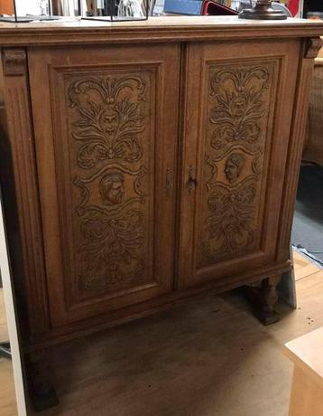 Dressoir - kast met veel opbergruimte  beschikbaar voor biedingen