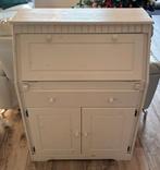 Secretaire, Ophalen, Gebruikt, Beetje ouderwetse stijl, verf is bewust "oud" gemaakt