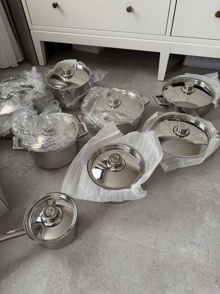 Simtronic 8 delige pannenset NIEUW tencere seti, Huis en Inrichting, Keuken | Potten en Pannen, Nieuw, Pannenset, Rvs, Ophalen