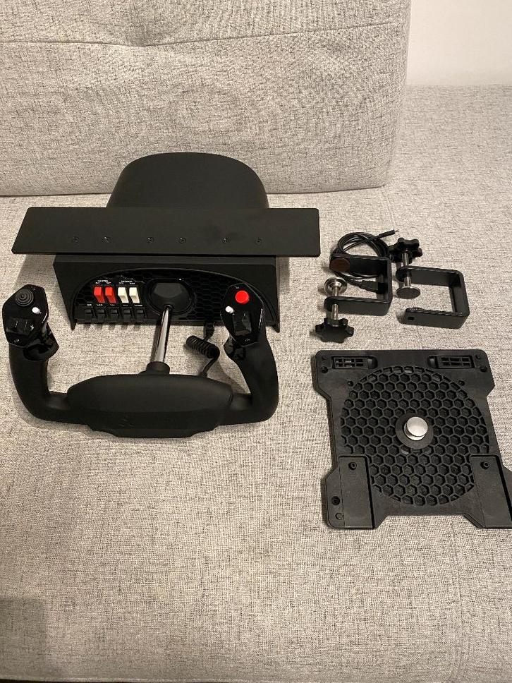 Honeycomb Alpha + Logitech Rudder Pedals + Under-Desk Mount, Computers en Software, Joysticks, Zo goed als nieuw, Ophalen of Verzenden