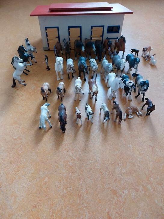 Schleich Horse Club unieke set stal met paarden en honden, Verzamelen, Speelgoed, Zo goed als nieuw, Ophalen