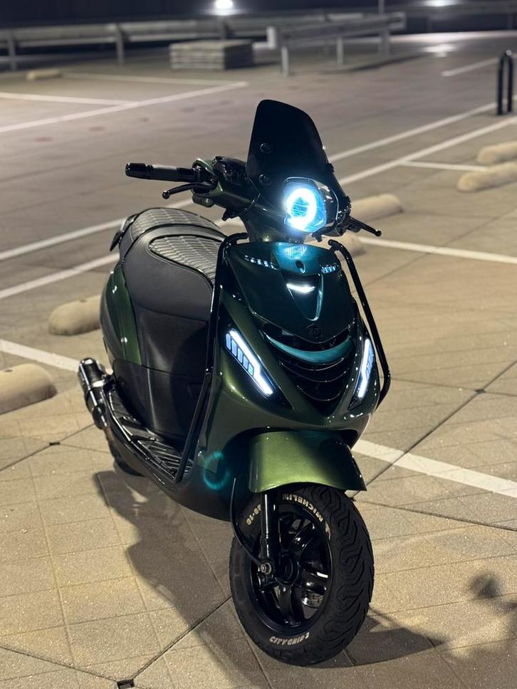 Piaggo zip, Fietsen en Brommers, Scooters | Piaggio, Zo goed als nieuw, Zip, Maximaal 45 km/u, Benzine, Ophalen of Verzenden
