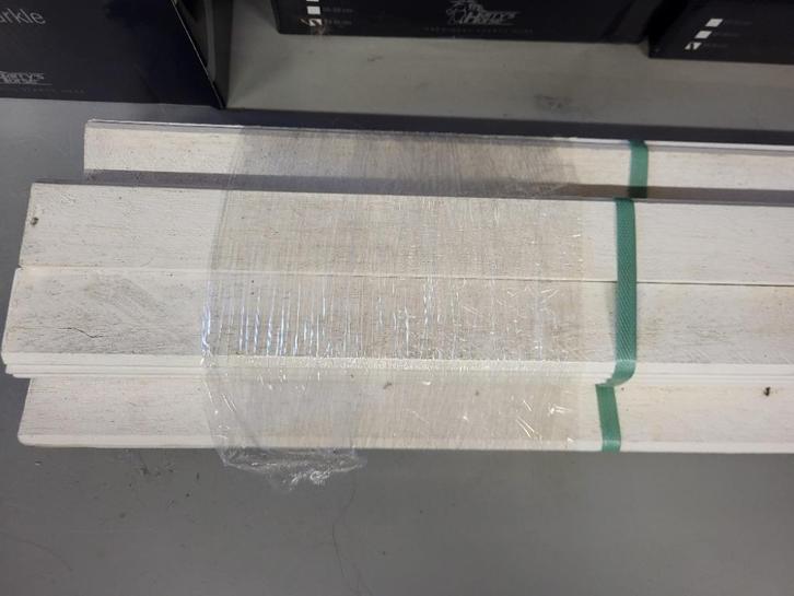 Meranti Plint 9x45mm 490cm Gegrond Gevingerlast, 30 stuks, Doe-het-zelf en Verbouw, Plinten en Afwerking, Nieuw, Plinten, Overige materialen