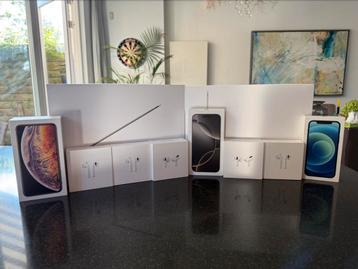 Verzameling originele Apple doosjes iPhone, AirPods&MacBook beschikbaar voor biedingen