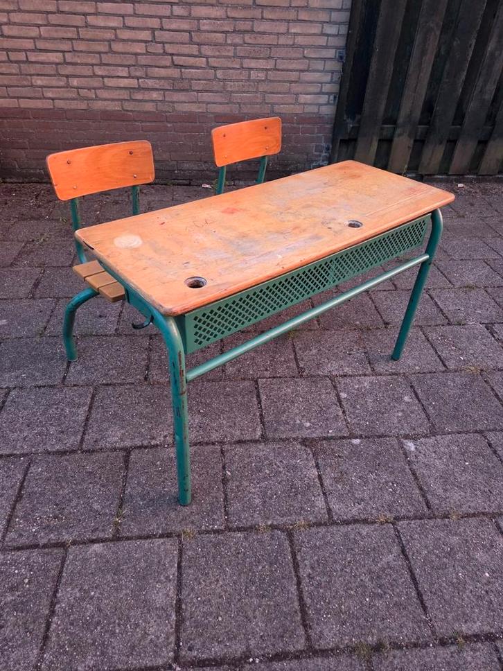 Vintage Industriële franse Schooltafel schoolbank, Huis en Inrichting, Stoelen, Gebruikt, Twee, Hout, Metaal, Overige kleuren