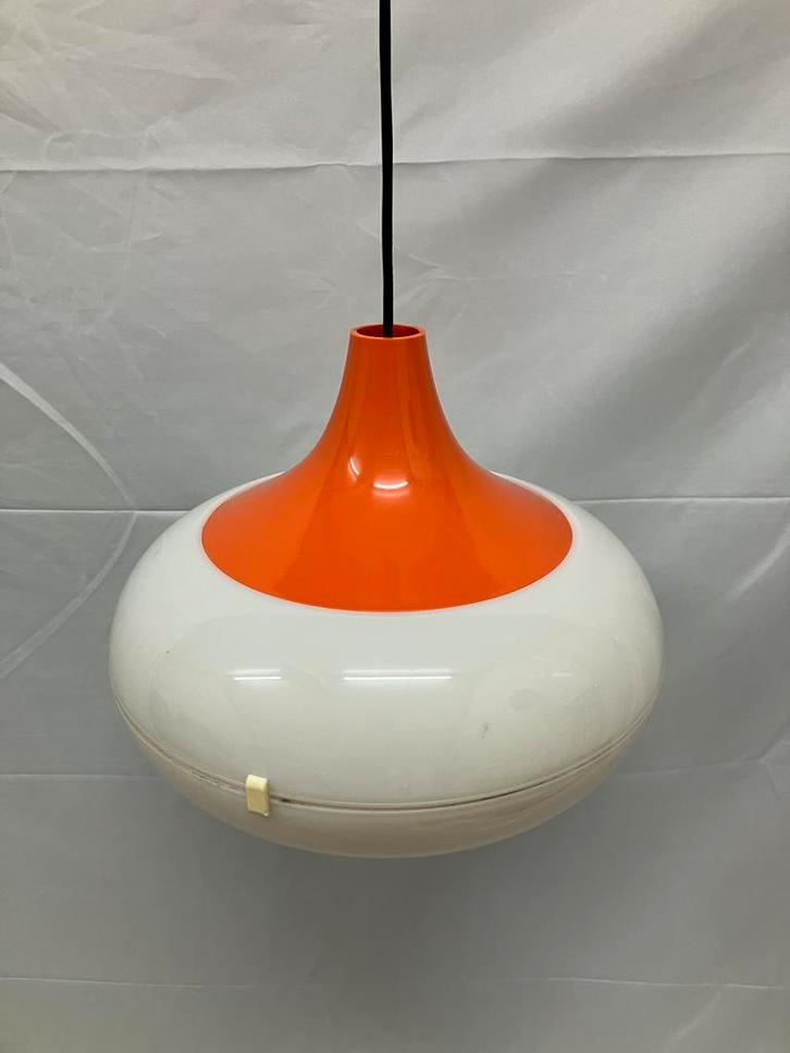 Space Age vintage hanglamp in wit en oranje kunststof, 1970, Huis en Inrichting, Lampen | Hanglampen, Minder dan 50 cm, Kunststof
