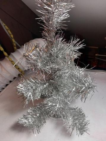 Zilver kerstboompje beschikbaar voor biedingen