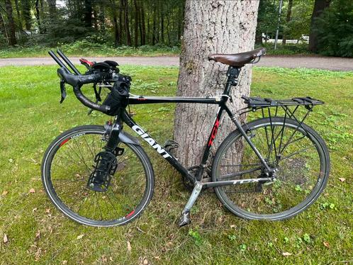Giant racefiets omgebouwd tot vakantiefiets bikepacker, Fietsen en Brommers, Fietsen | Racefietsen, Zo goed als nieuw, Giant, Meer dan 20 versnellingen