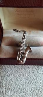 Broche/pin  tenorsaxofoon., Ophalen of Verzenden, Zo goed als nieuw, Minder dan 4 cm, Overige materialen