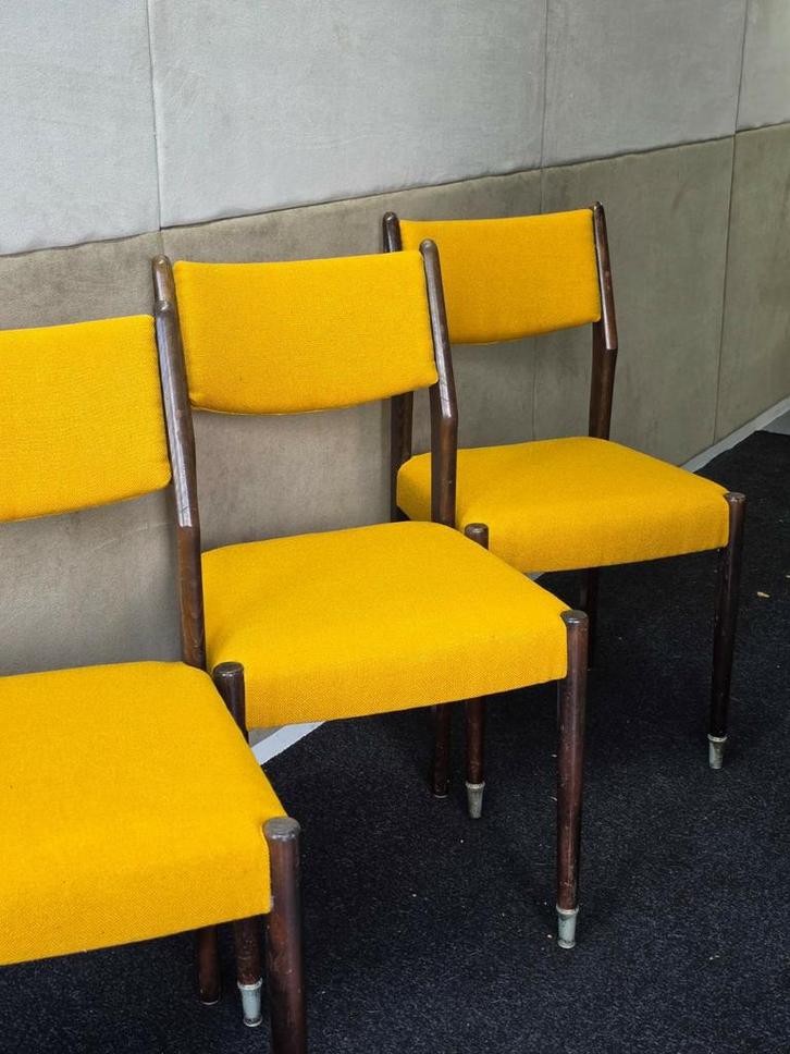 Vintage eetkamerstoel  nog één beschikbaar, Huis en Inrichting, Stoelen, Zo goed als nieuw, Ophalen