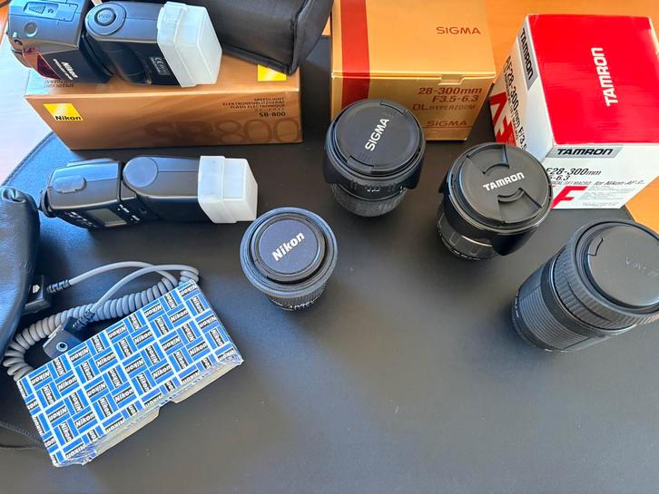 Set Nikon lenzen, flitsers etc. Voor analoog en digitaal, Audio, Tv en Foto, Fotografie | Lenzen en Objectieven, Niet werkend