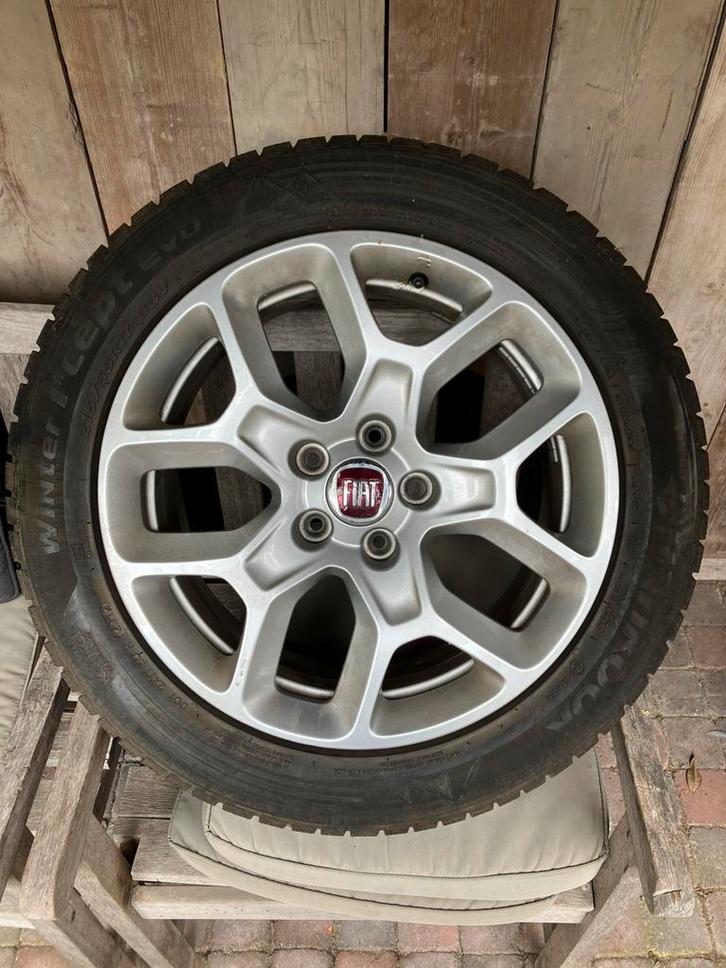 Winterbanden Fiat 500X, Auto-onderdelen, Banden en Velgen, Banden en Velgen, Winterbanden, 17 inch, 215 mm, Personenwagen, Gebruikt