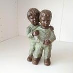 Geert Kunen: sculptuur beeld van twee jongens, Verzamelen, Ophalen of Verzenden, Zo goed als nieuw, Mens