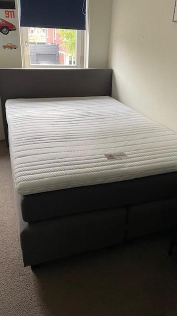 Bed boxspring140x 200 antraciet grijs pocketveer matras beschikbaar voor biedingen